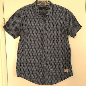 Men's shirt sleeve Adam Levine button down Shirt.